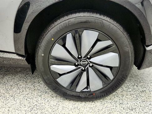 Used 2023 Nissan Ariya AWD image 9