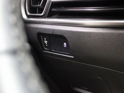 Used 2024 Kia Sorento S image 31