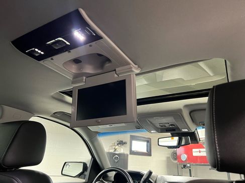 Used 2020 Chevrolet Suburban LT image 16