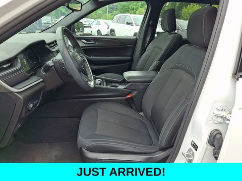 Used 2024 Jeep Grand Cherokee Laredo X w/ Trailer Tow Package AWD/4WD image 15