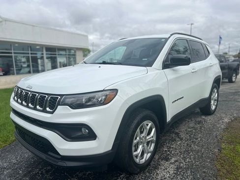 Used 2024 Jeep Compass Latitude AWD/4WD image 4