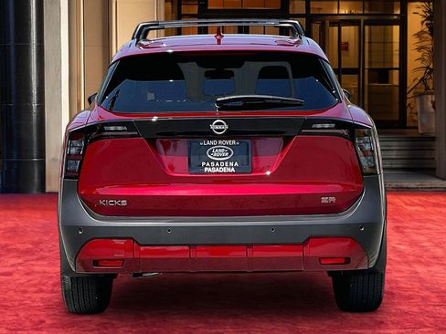 Used 2025 Nissan Kicks SR FWD image 4