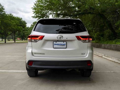 Used 2018 Toyota Highlander XLE FWD image 8