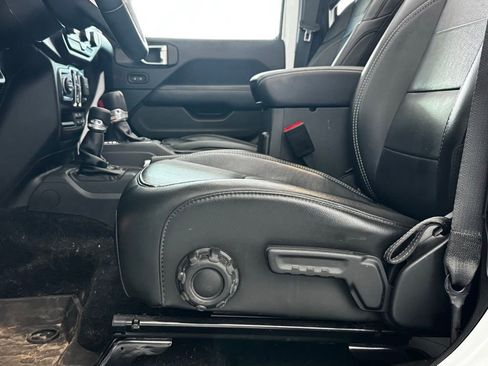 Used 2022 Jeep Wrangler Unlimited Sahara w/ LED Lighting Group AWD/4WD image 8