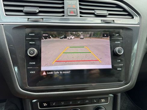 Used 2019 Volkswagen Tiguan SE w/ Panoramic Sunroof Package FWD image 11