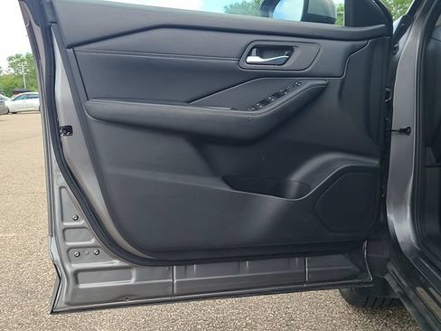 Used 2024 Nissan Rogue SV w/ SV Premium Package FWD image 11