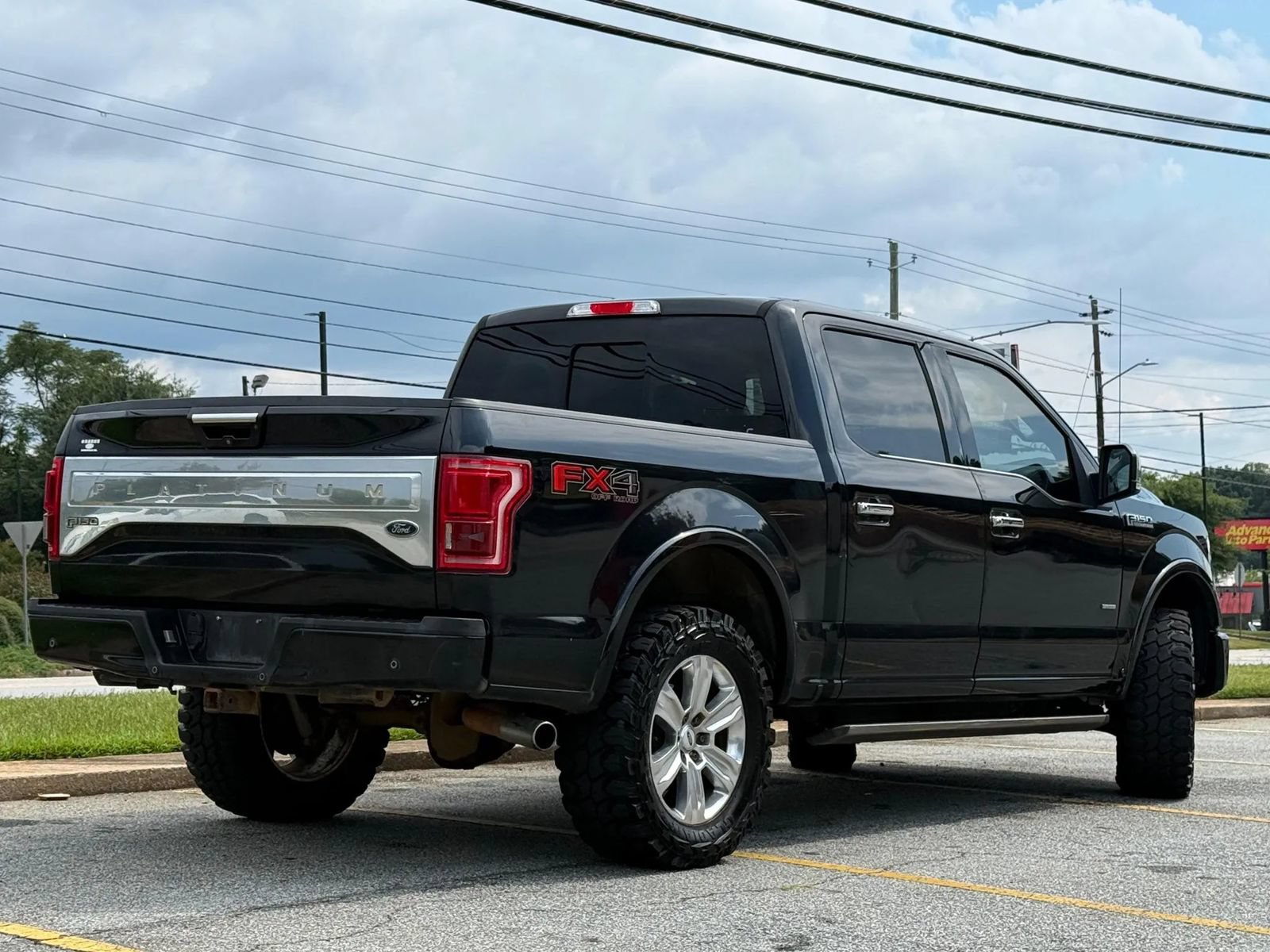 Used 2015 Ford F150 Platinum w/ Equipment Group 701A Luxury AWD/4WD image 4
