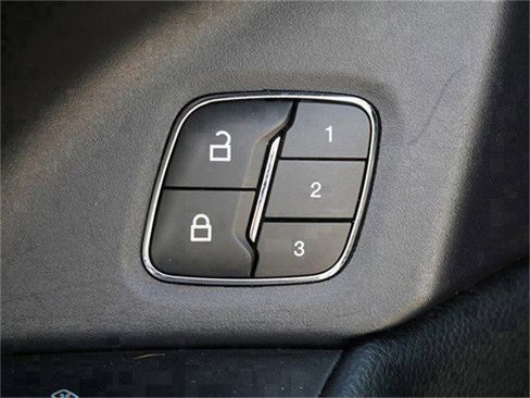 Used 2021 Ford Expedition Limited image 17