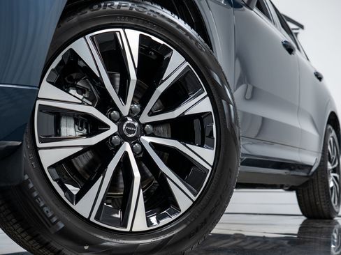 New 2025 Volvo XC60 B5 Core w/ Protection Package Premier image 27