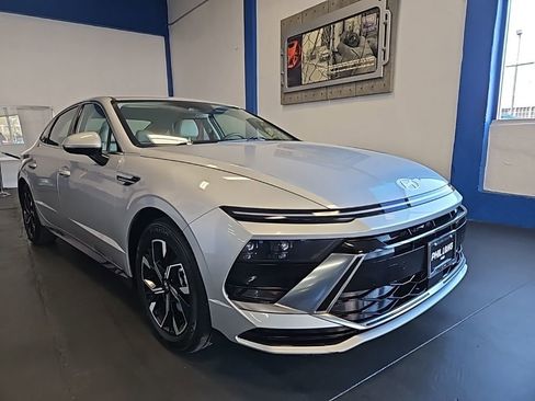 Used 2025 Hyundai Sonata SEL FWD image 4