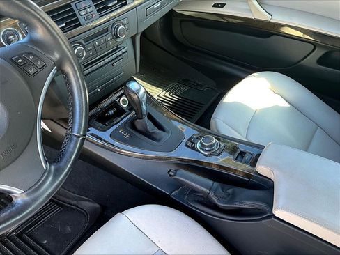 Used 2013 BMW 328i Convertible image 11