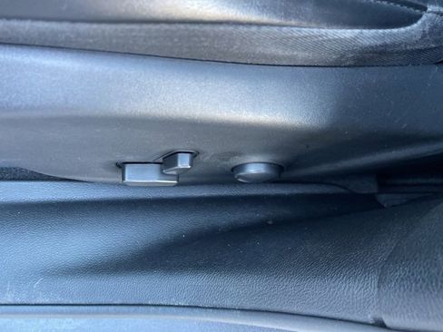 Used 2022 Jeep Cherokee Limited image 24