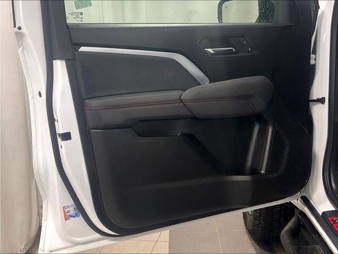 Used 2024 Chevrolet Colorado Z71 w/ Z71 Convenience Package 2 image 9