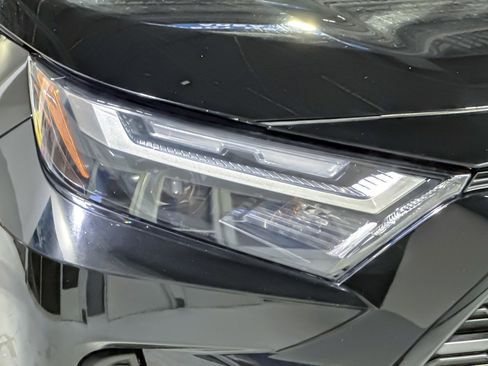 Used 2022 Toyota RAV4 XLE image 10