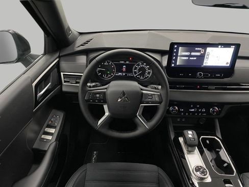 New 2026 Mitsubishi Outlander LE AWD/4WD image 44