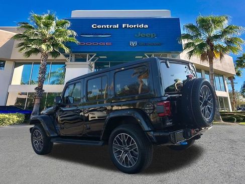 Used 2023 Jeep Wrangler Unlimited Sahara image 7