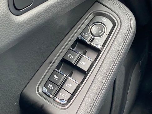 Certified 2024 Porsche Macan image 22