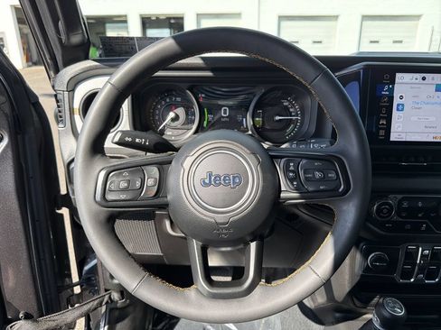 Used 2024 Jeep Wrangler Unlimited w/ Convenience Group AWD/4WD image 22