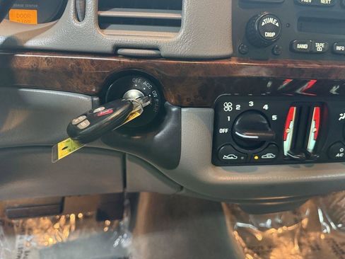 Used 2003 Chevrolet Impala Sedan w/ Preferred Equipment Group FWD image 19