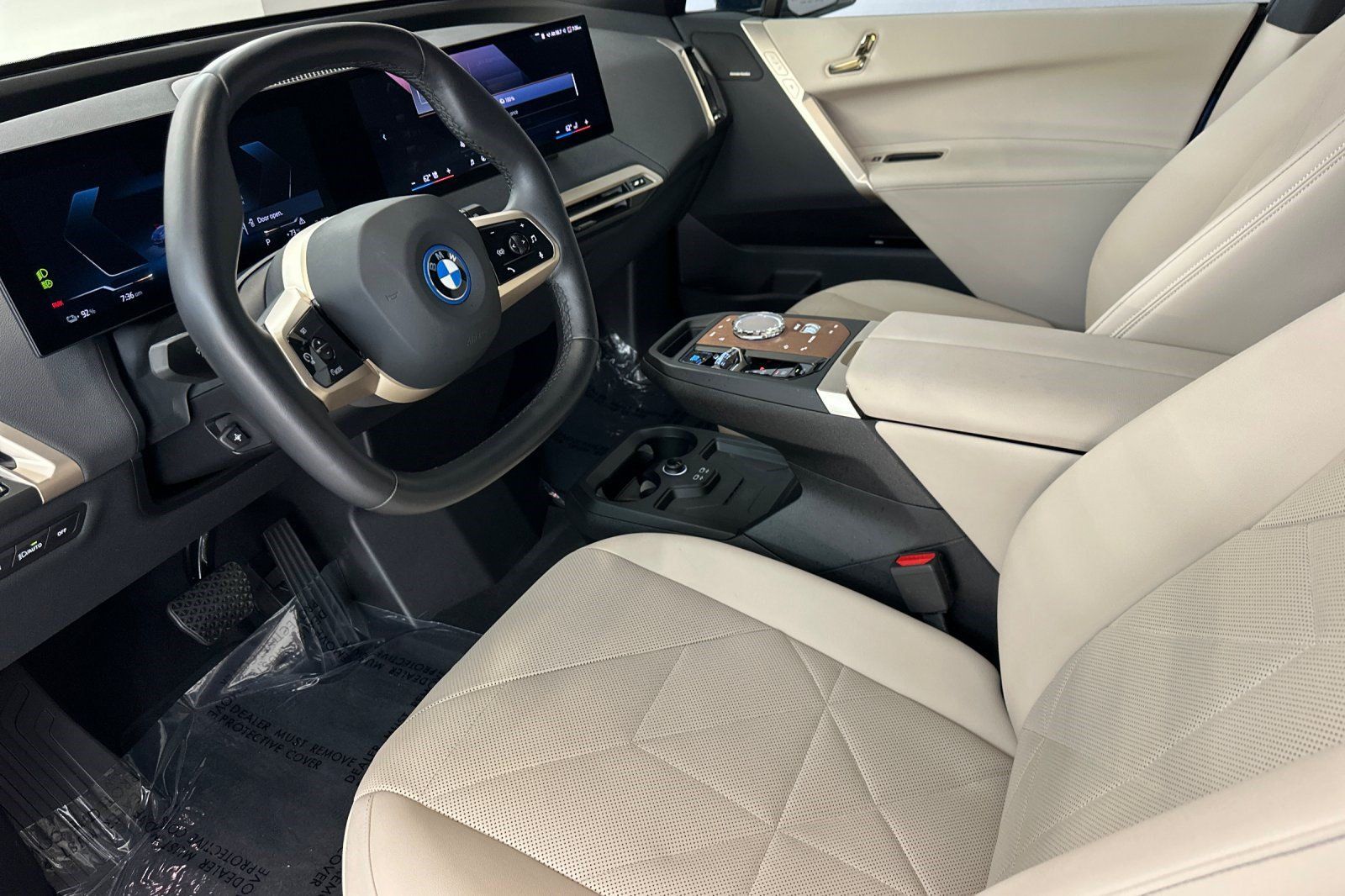 Used 2024 BMW iX xDrive50 AWD/4WD image 4