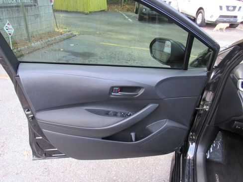 Used 2022 Toyota Corolla LE FWD image 9