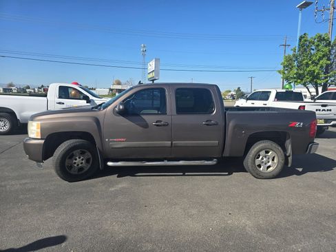Used 2007 Chevrolet Silverado 1500 LTZ w/ Safety Package AWD/4WD image 4