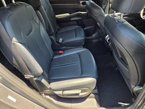Used 2021 Kia Sorento EX FWD image 16