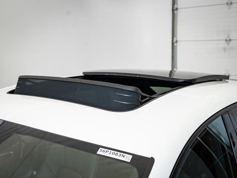 Certified 2026 Porsche Macan AWD/4WD image 16