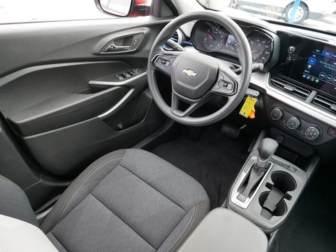 Used 2024 Chevrolet Trax LS w/ LS Convenience Package image 9