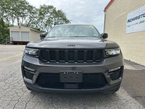 Used 2023 Jeep Grand Cherokee Limited w/ Black Appearance Package AWD/4WD image 8