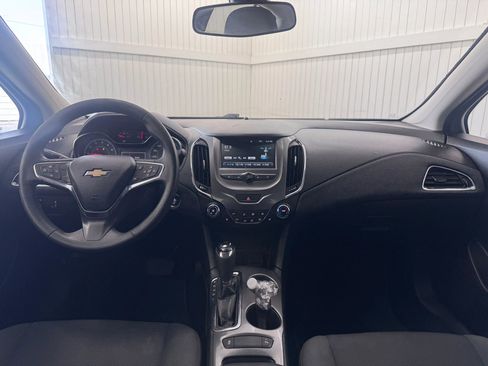 Used 2018 Chevrolet Cruze LT w/ Convenience Package FWD image 17