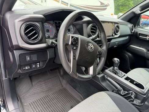 Used 2021 Toyota Tacoma TRD Sport AWD/4WD image 9