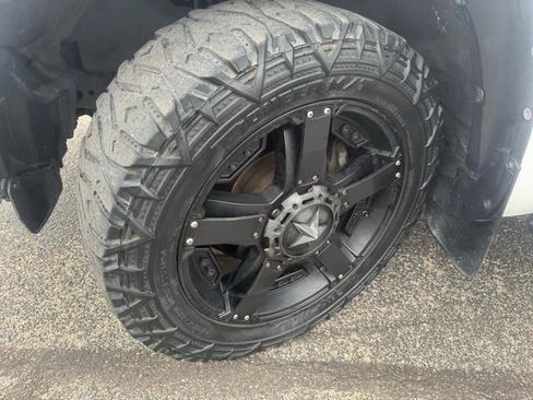 Used 2017 Toyota Tundra SR5 w/ SR5 Upgrade Package RWD image 50