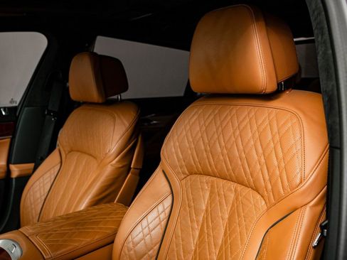 Certified 2022 BMW ALPINA B7 xDrive w/ Luxury Rear Seating Package image 26