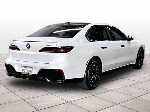 Used 2023 BMW i7 xDrive60 w/ Executive Package 2 AWD/4WD image 16