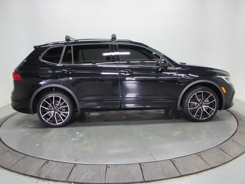 Used 2023 Volkswagen Tiguan SE R-Line FWD image 8
