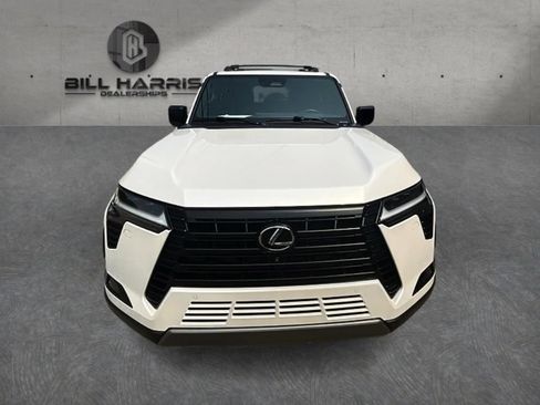 Used 2024 Lexus GX 550 AWD/4WD image 2
