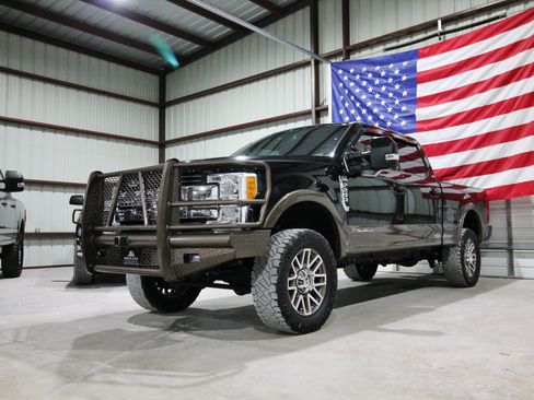 Used 2017 Ford F250 King Ranch w/ FX4 Off-Road Package AWD/4WD image 3