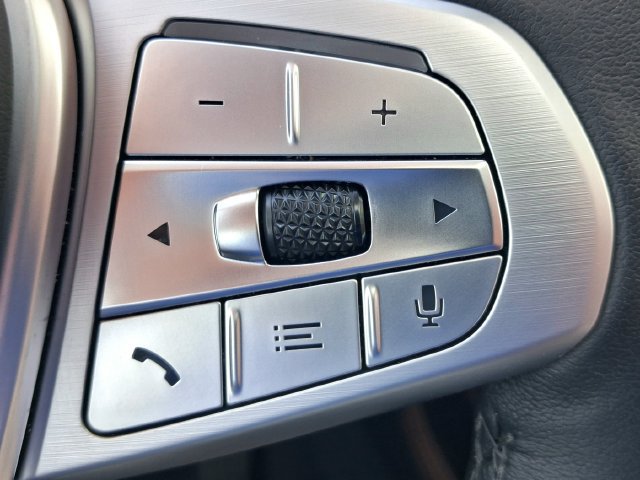 Used 2027 BMW X7 xDrive40i AWD/4WD image 17