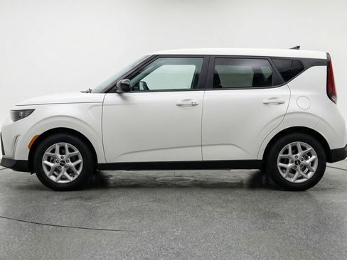 Used 2025 Kia Soul LX w/ LX Technology Package FWD image 5