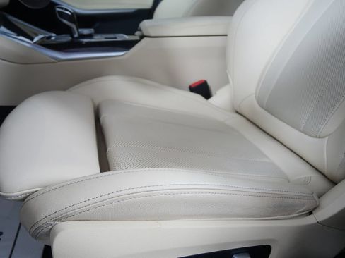 Used 2022 BMW 330i Sedan w/ Premium Package 2 RWD image 9