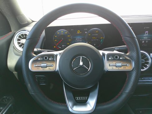 Used 2023 Mercedes-Benz GLB 250 image 17
