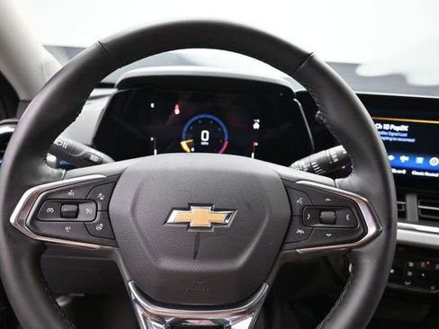 Used 2025 Chevrolet Trax LT w/ LT Convenience Package FWD image 20
