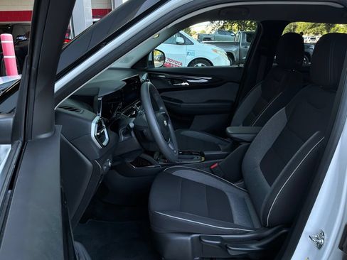 Used 2025 Chevrolet TrailBlazer LT FWD image 10