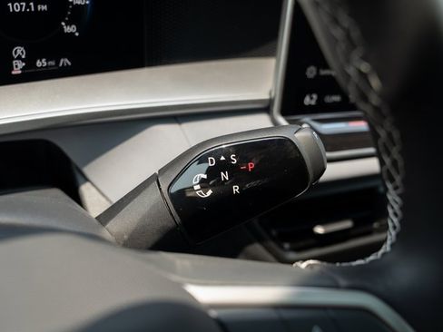 New 2025 Volkswagen Tiguan SE image 13