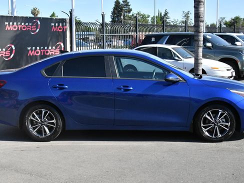Used 2024 Kia Forte LXS w/ LXS Technology Package FWD image 9