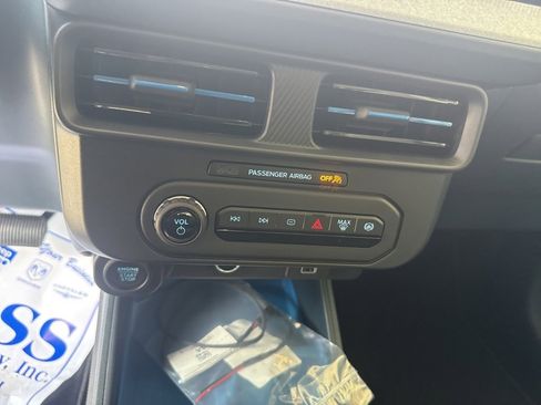 New 2025 Ford Maverick XLT image 12