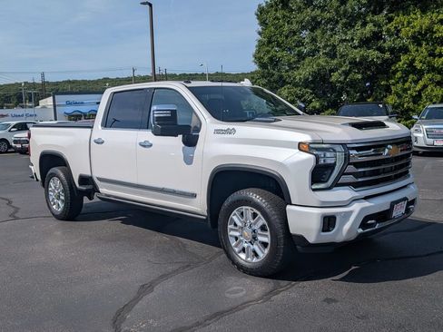 Used 2025 Chevrolet Silverado 2500 High Country w/ High Country Premium Package AWD/4WD image 1