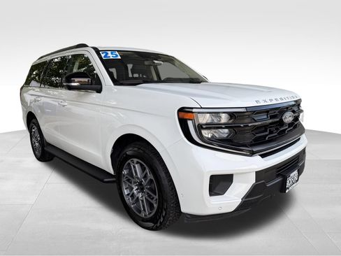 Used 2025 Ford Expedition Active AWD/4WD image 3