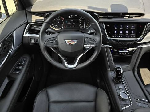 Used 2024 Cadillac XT6 Premium Luxury w/ LPO, Floor Liner Package AWD/4WD image 18